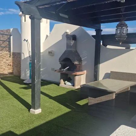 El Atico De La Piscina Apartmán *